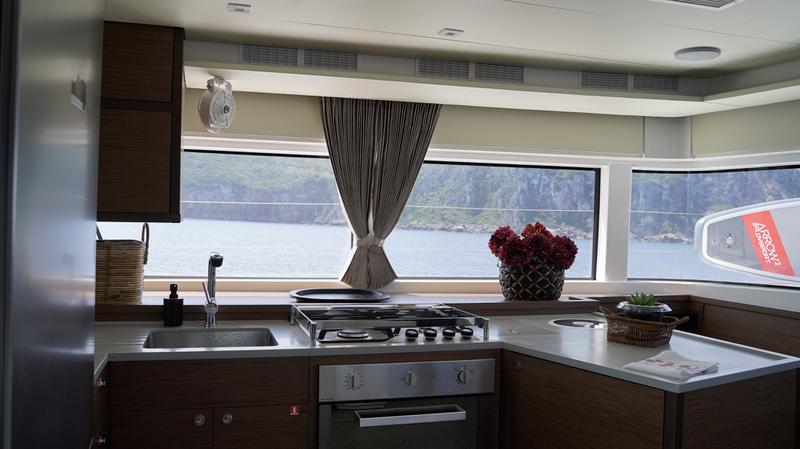 Book yachts online - catamaran - Lagoon 52 - Blue Velvet - rent