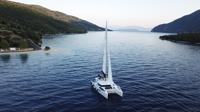 Book yachts online - catamaran - Lagoon 52 - Blue Velvet - rent