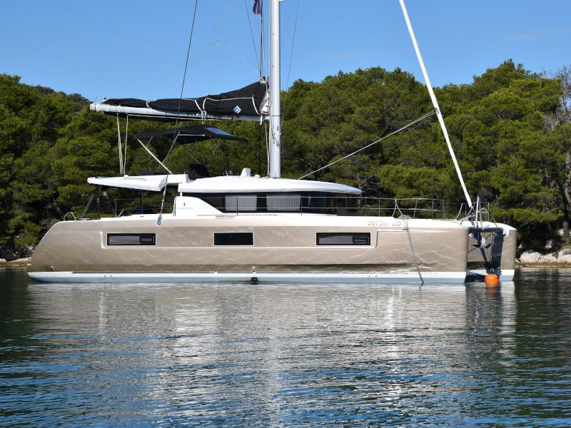 Book yachts online - catamaran - Lagoon 46 - NOTORIOUS Air Condition Generator Watermaker - rent