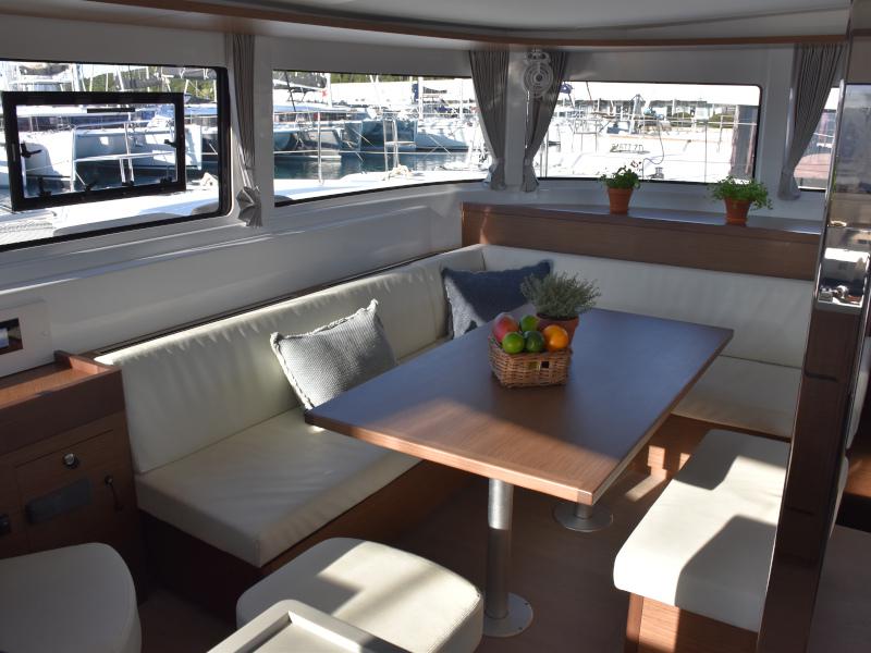 Book yachts online - catamaran - Lagoon 46 - NOTORIOUS Air Condition Generator Watermaker - rent