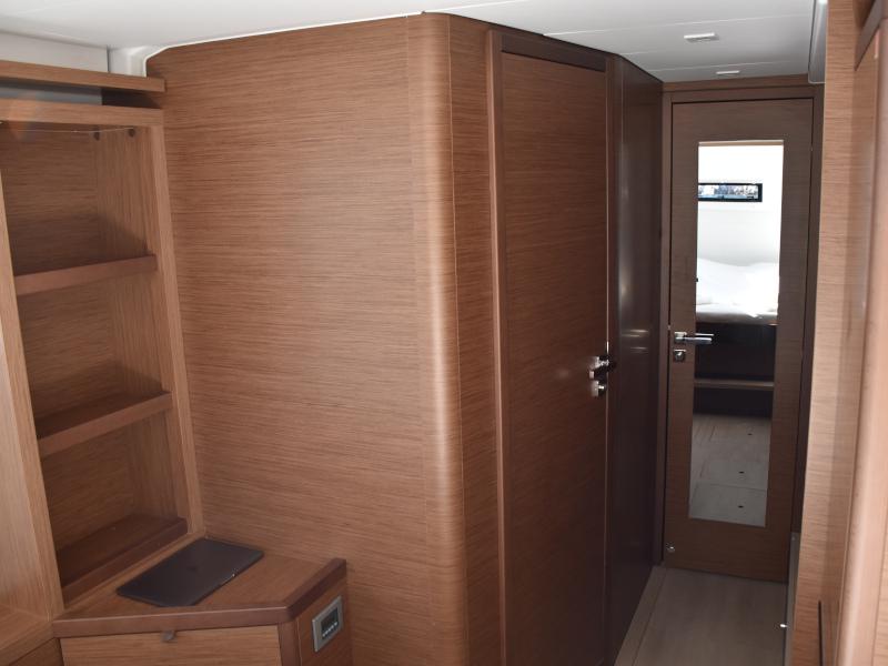 Book yachts online - catamaran - Lagoon 46 - NOTORIOUS Air Condition Generator Watermaker - rent