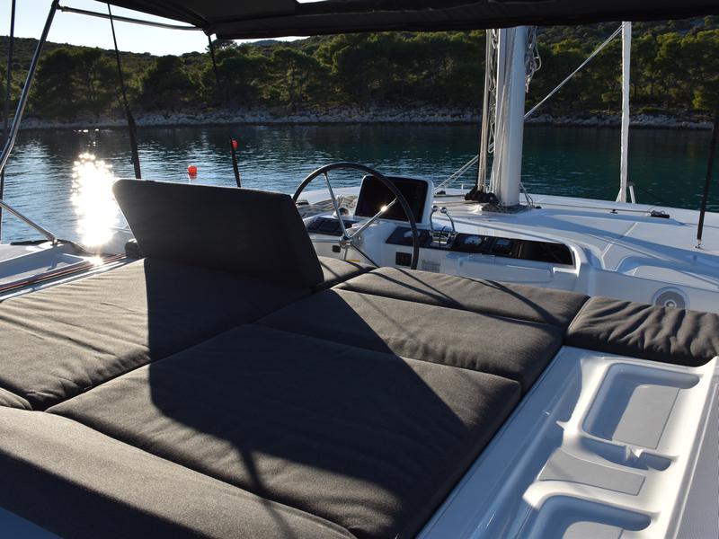 Book yachts online - catamaran - Lagoon 46 - NOTORIOUS Air Condition Generator Watermaker - rent