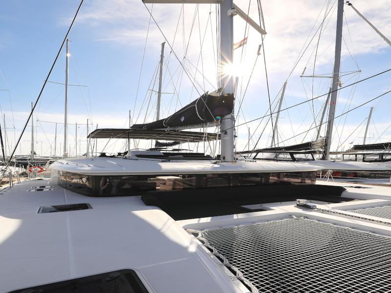 Book yachts online - catamaran - Lagoon 450 F - OLIVER Air condition in salon Generator - rent