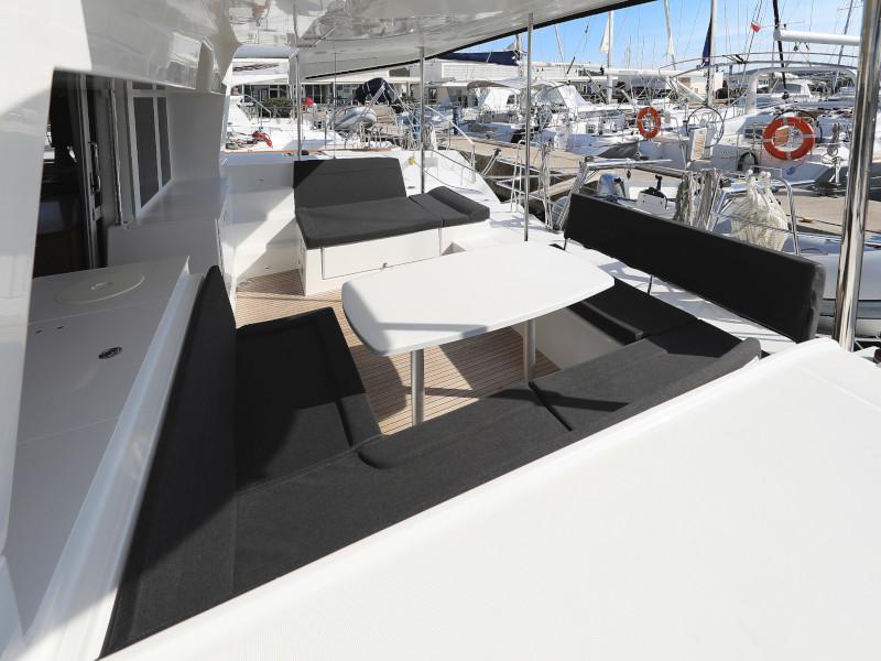 Book yachts online - catamaran - Lagoon 450 F - OLIVER Air condition in salon Generator - rent