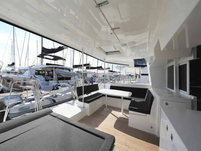 Book yachts online - catamaran - Lagoon 450 F - OLIVER Air condition in salon Generator - rent