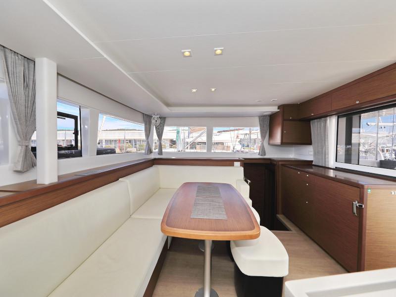 Book yachts online - catamaran - Lagoon 450 F - OLIVER Air condition in salon Generator - rent