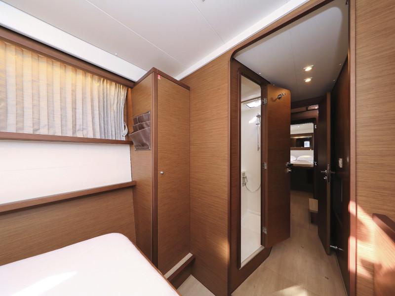 Book yachts online - catamaran - Lagoon 450 F - OLIVER Air condition in salon Generator - rent
