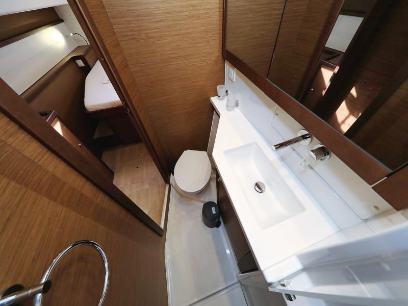 Book yachts online - catamaran - Lagoon 450 F - OLIVER Air condition in salon Generator - rent