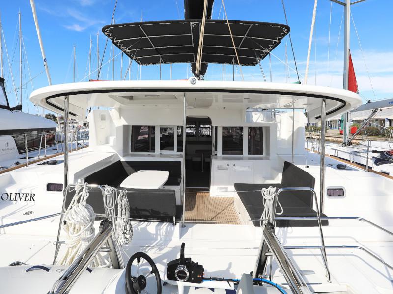 Book yachts online - catamaran - Lagoon 450 F - OLIVER Air condition in salon Generator - rent
