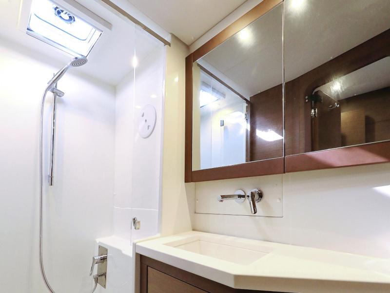 Book yachts online - catamaran - Lagoon 450 F - OLIVER Air condition in salon Generator - rent