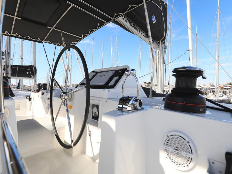 Book yachts online - catamaran - Lagoon 450 F - OLIVER Air condition in salon Generator - rent