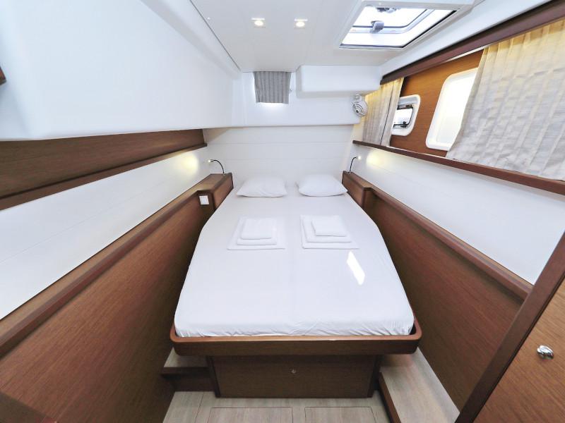 Book yachts online - catamaran - Lagoon 450 F - OLIVER Air condition in salon Generator - rent