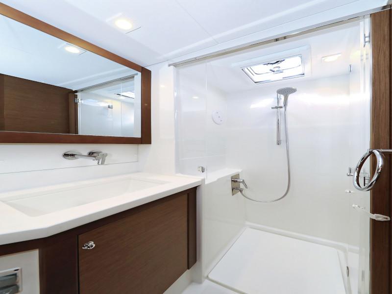 Book yachts online - catamaran - Lagoon 450 F - OLIVER Air condition in salon Generator - rent