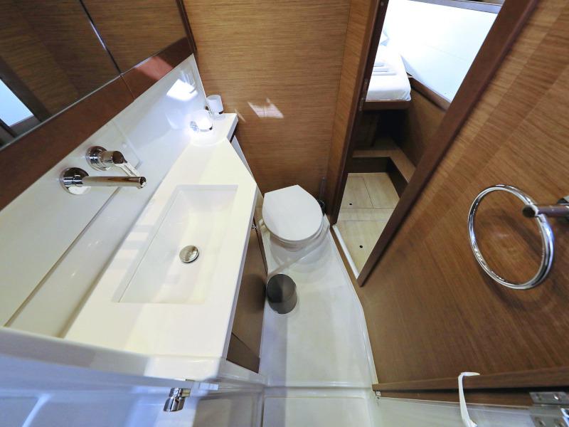 Book yachts online - catamaran - Lagoon 450 F - OLIVER Air condition in salon Generator - rent