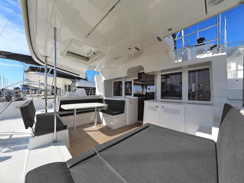 Book yachts online - catamaran - Lagoon 450 F - OLIVER Air condition in salon Generator - rent