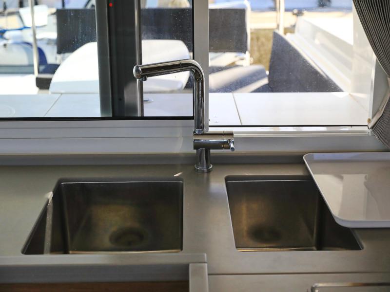 Book yachts online - catamaran - Lagoon 450 F - OLIVER Air condition in salon Generator - rent