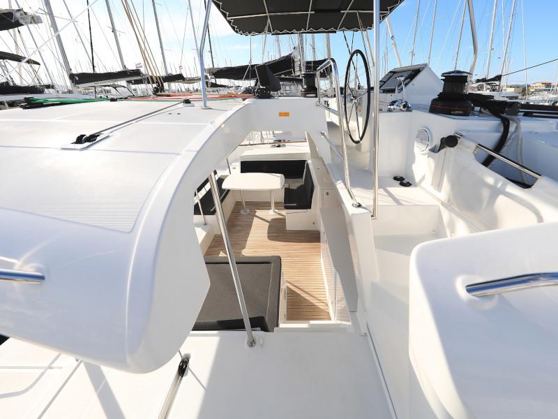 Book yachts online - catamaran - Lagoon 450 F - OLIVER Air condition in salon Generator - rent