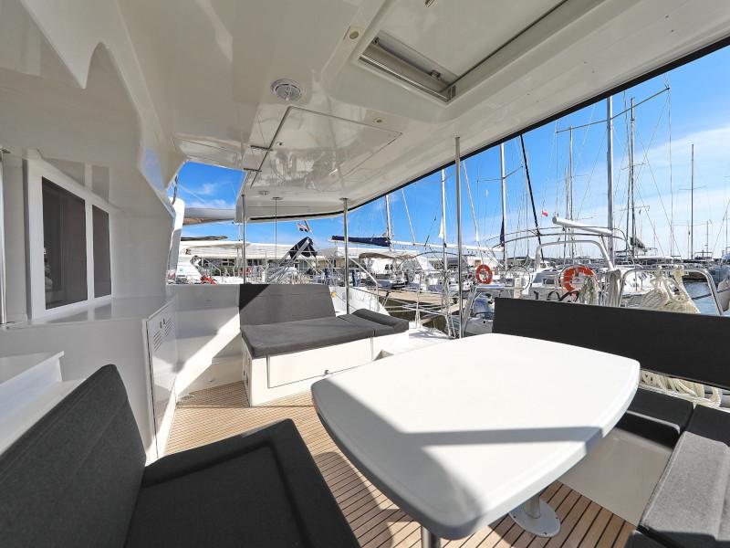 Book yachts online - catamaran - Lagoon 450 F - OLIVER Air condition in salon Generator - rent