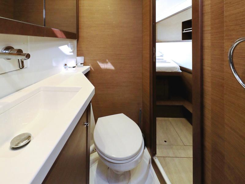 Book yachts online - catamaran - Lagoon 450 F - OLIVER Air condition in salon Generator - rent