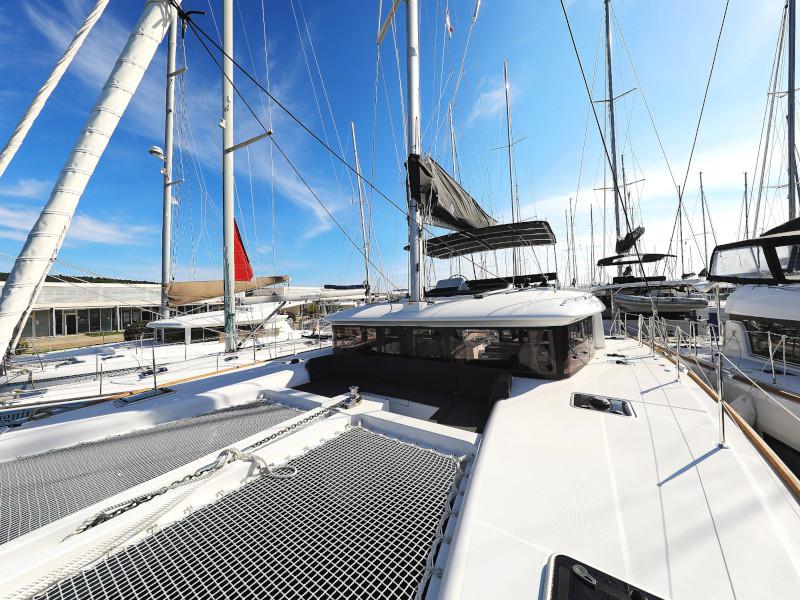 Book yachts online - catamaran - Lagoon 450 F - OLIVER Air condition in salon Generator - rent