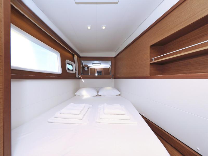 Book yachts online - catamaran - Lagoon 450 F - OLIVER Air condition in salon Generator - rent