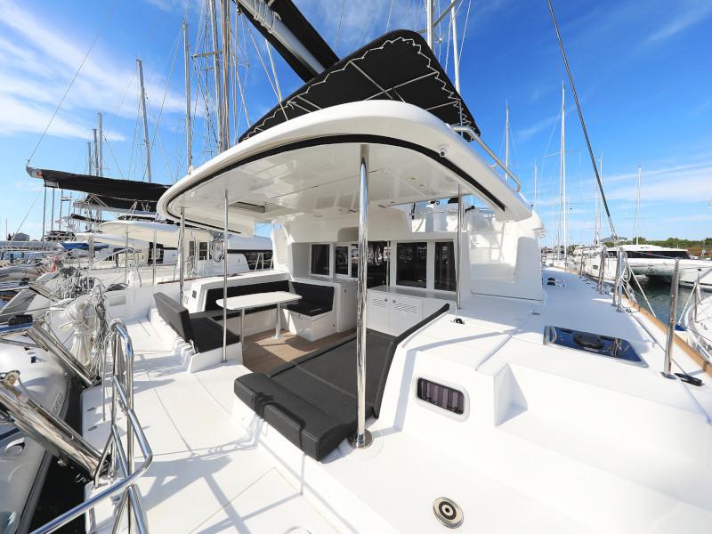 Book yachts online - catamaran - Lagoon 450 F - OLIVER Air condition in salon Generator - rent