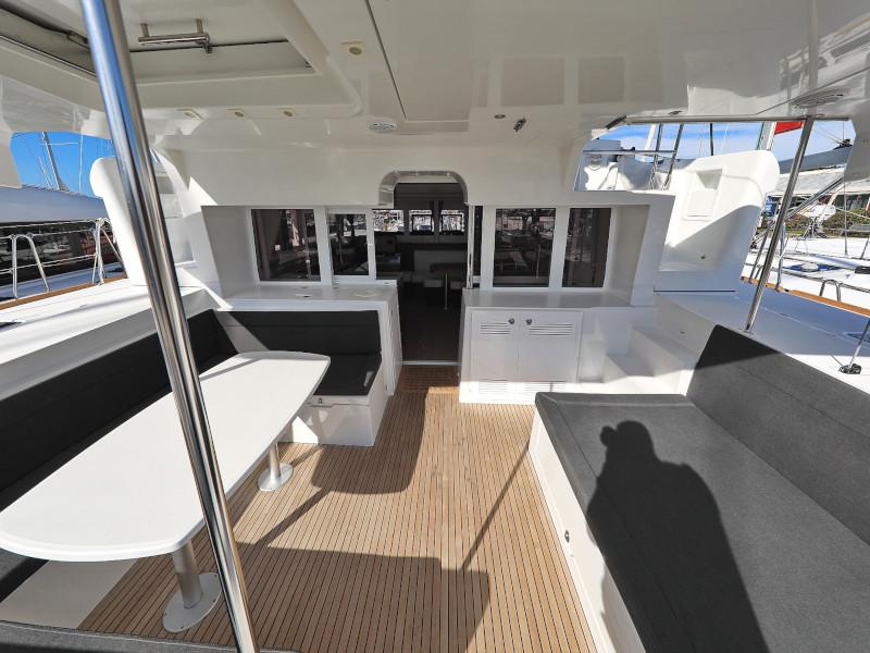 Book yachts online - catamaran - Lagoon 450 F - OLIVER Air condition in salon Generator - rent