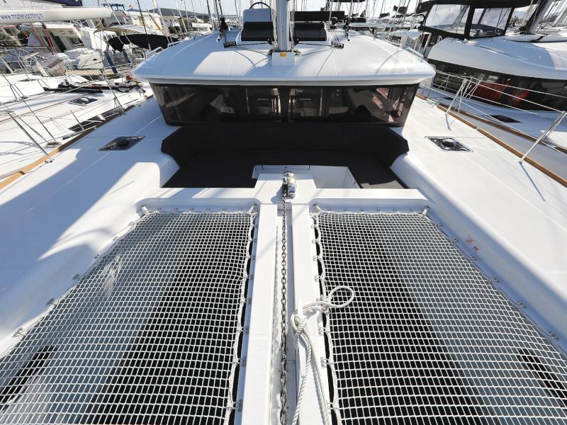 Book yachts online - catamaran - Lagoon 450 F - OLIVER Air condition in salon Generator - rent