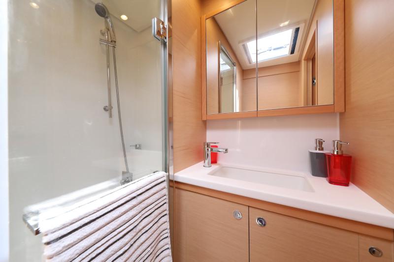 Book yachts online - catamaran - Lagoon 52 - SEA DWELLER  - rent