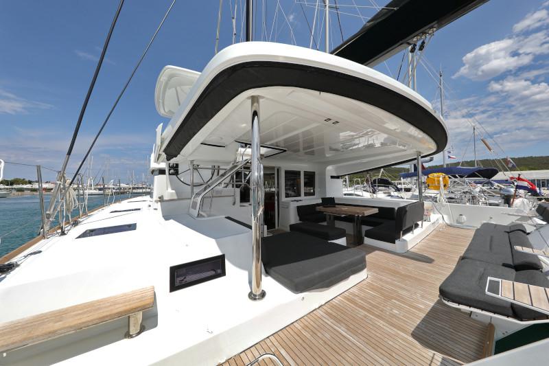 Book yachts online - catamaran - Lagoon 52 - SEA DWELLER  - rent
