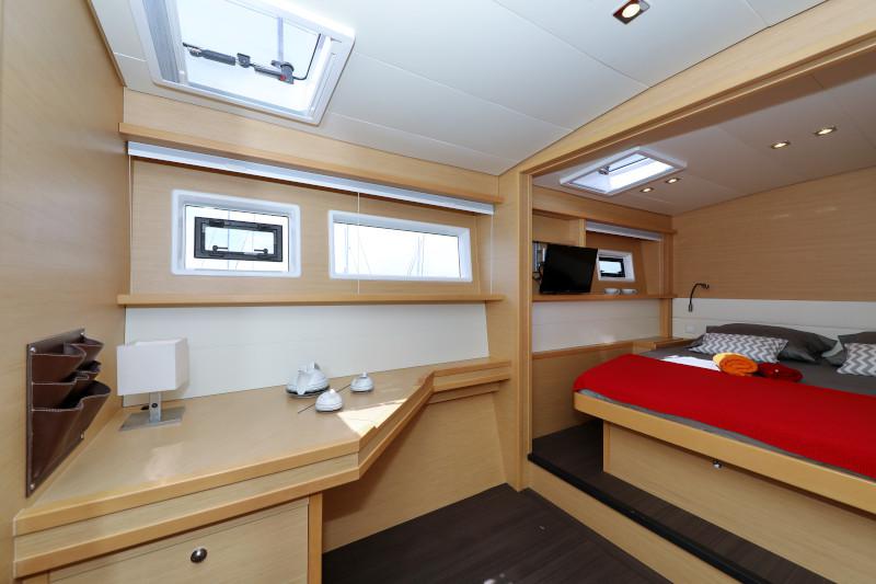 Book yachts online - catamaran - Lagoon 52 - SEA DWELLER  - rent