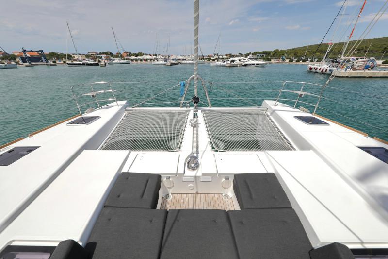 Book yachts online - catamaran - Lagoon 52 - SEA DWELLER  - rent