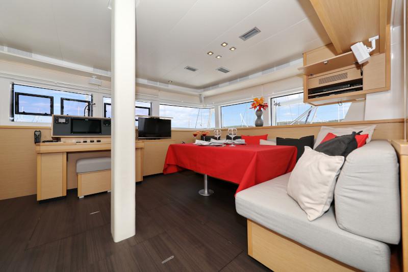 Book yachts online - catamaran - Lagoon 52 - SEA DWELLER  - rent