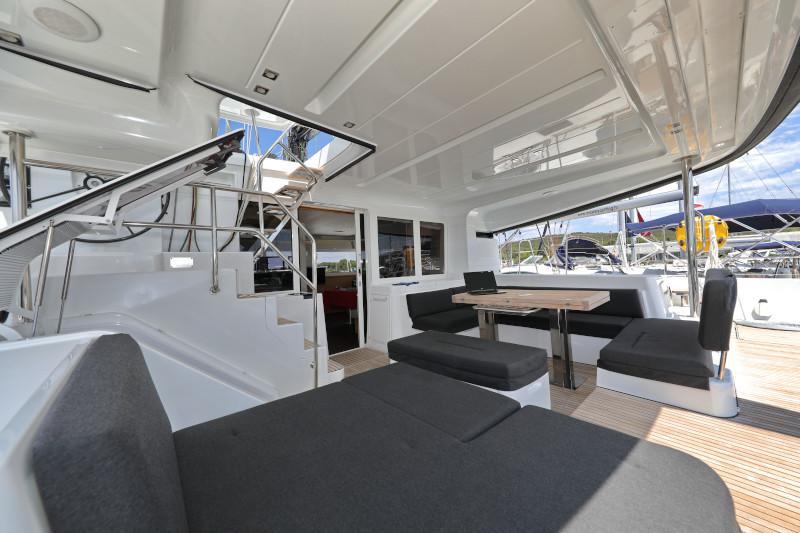 Book yachts online - catamaran - Lagoon 52 - SEA DWELLER  - rent