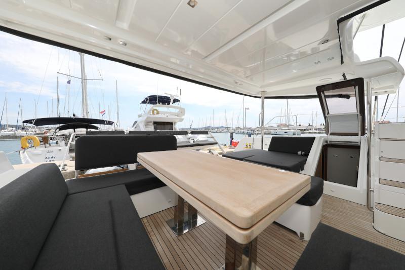Book yachts online - catamaran - Lagoon 52 - SEA DWELLER  - rent