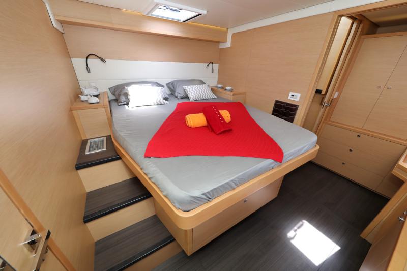 Book yachts online - catamaran - Lagoon 52 - SEA DWELLER  - rent