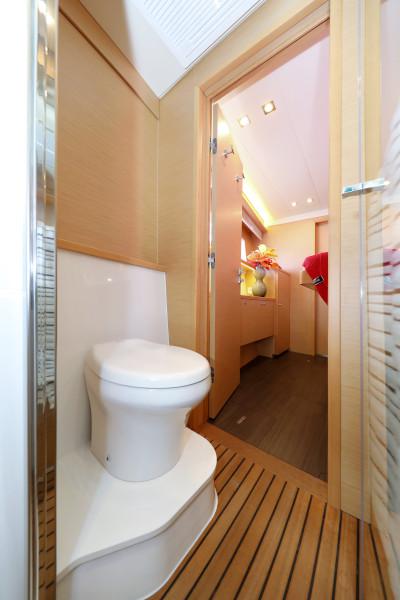 Book yachts online - catamaran - Lagoon 52 - SEA DWELLER  - rent