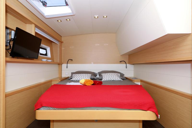 Book yachts online - catamaran - Lagoon 52 - SEA DWELLER  - rent