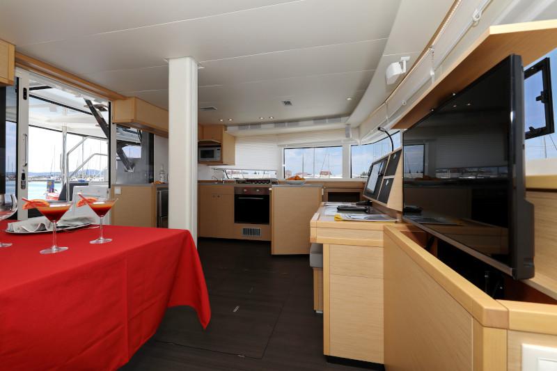 Book yachts online - catamaran - Lagoon 52 - SEA DWELLER  - rent