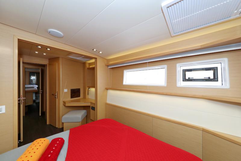 Book yachts online - catamaran - Lagoon 52 - SEA DWELLER  - rent