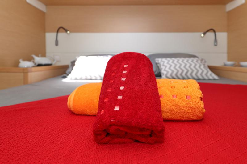 Book yachts online - catamaran - Lagoon 52 - SEA DWELLER  - rent