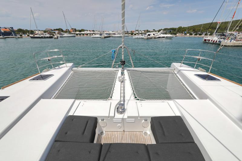 Book yachts online - catamaran - Lagoon 52 - SEA DWELLER  - rent