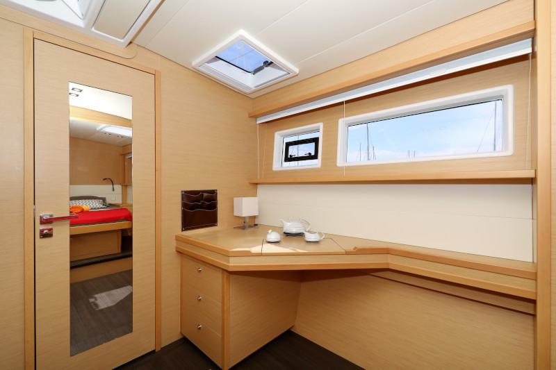 Book yachts online - catamaran - Lagoon 52 - SEA DWELLER  - rent