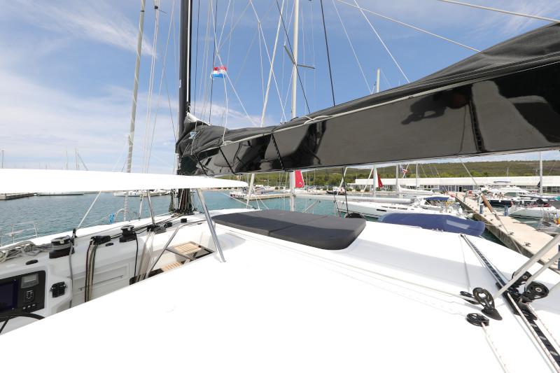 Book yachts online - catamaran - Lagoon 52 - SEA DWELLER  - rent