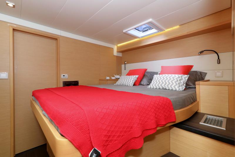 Book yachts online - catamaran - Lagoon 52 - SEA DWELLER  - rent