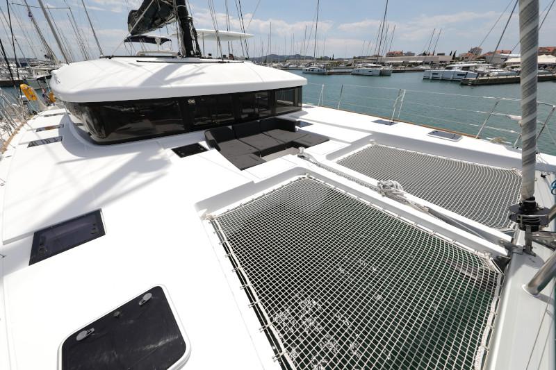 Book yachts online - catamaran - Lagoon 52 - SEA DWELLER  - rent