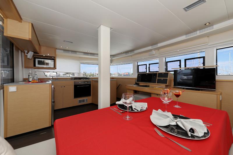 Book yachts online - catamaran - Lagoon 52 - SEA DWELLER  - rent
