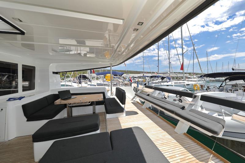 Book yachts online - catamaran - Lagoon 52 - SEA DWELLER  - rent