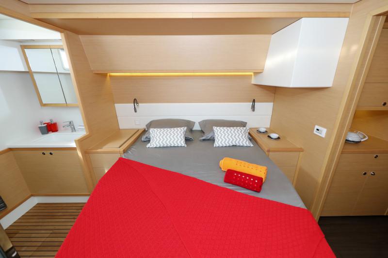 Book yachts online - catamaran - Lagoon 52 - SEA DWELLER  - rent