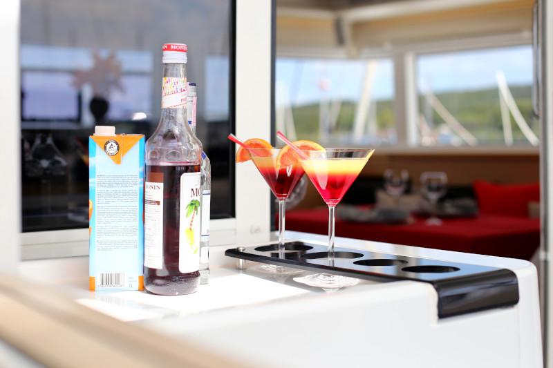 Book yachts online - catamaran - Lagoon 52 - SEA DWELLER  - rent